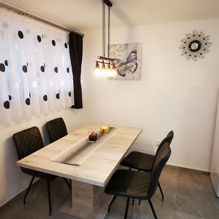 Ema Studio Apartman Karlovac Esterno foto