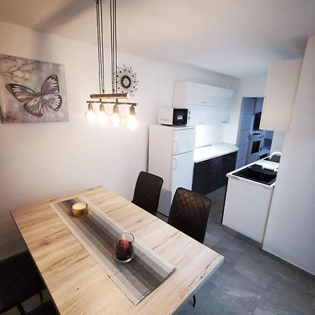 Ema Studio Apartman Karlovac Esterno foto