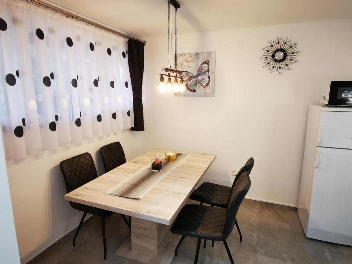 Ema Studio Apartman Karlovac Esterno foto
