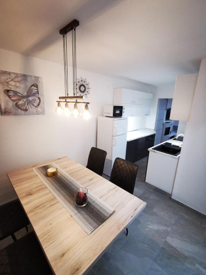 Ema Studio Apartman Karlovac Esterno foto