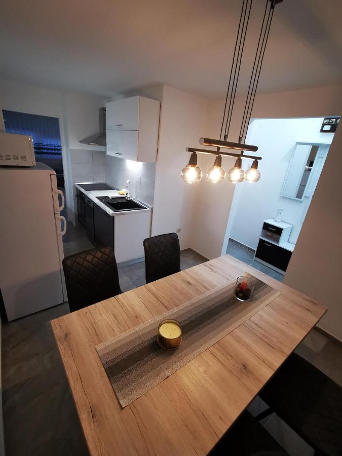 Ema Studio Apartman Karlovac Esterno foto