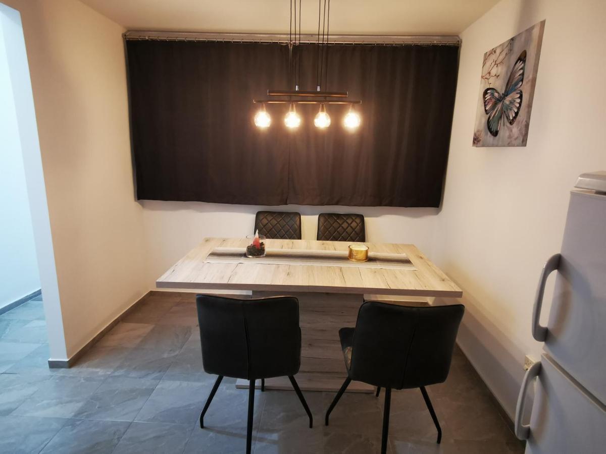Ema Studio Apartman Karlovac Esterno foto