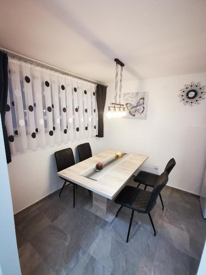 Ema Studio Apartman Karlovac Esterno foto